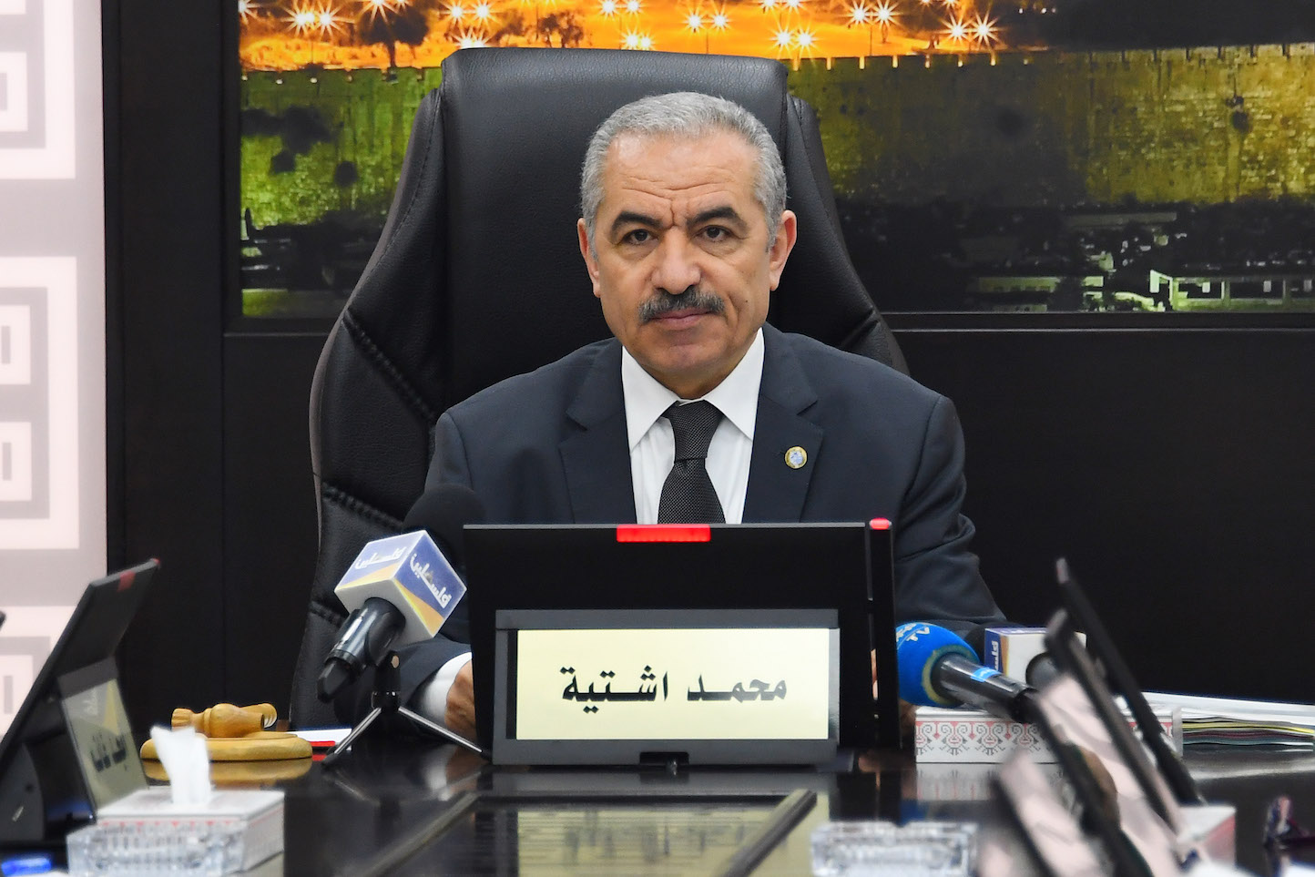 اشتية: استمرار إغلاق محافظات رام الله والبيرة وبيت لحم ونابلس والخليل
